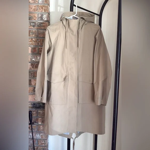 Lululemon raincoat - Picture 2 of 2